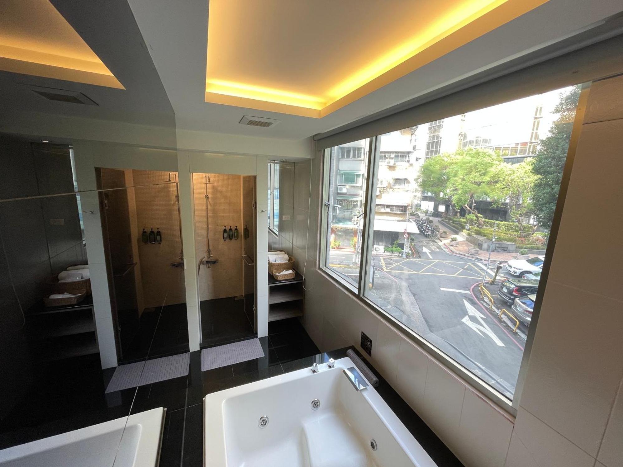 玩行旅台北館 Hotel Taipei Exterior photo